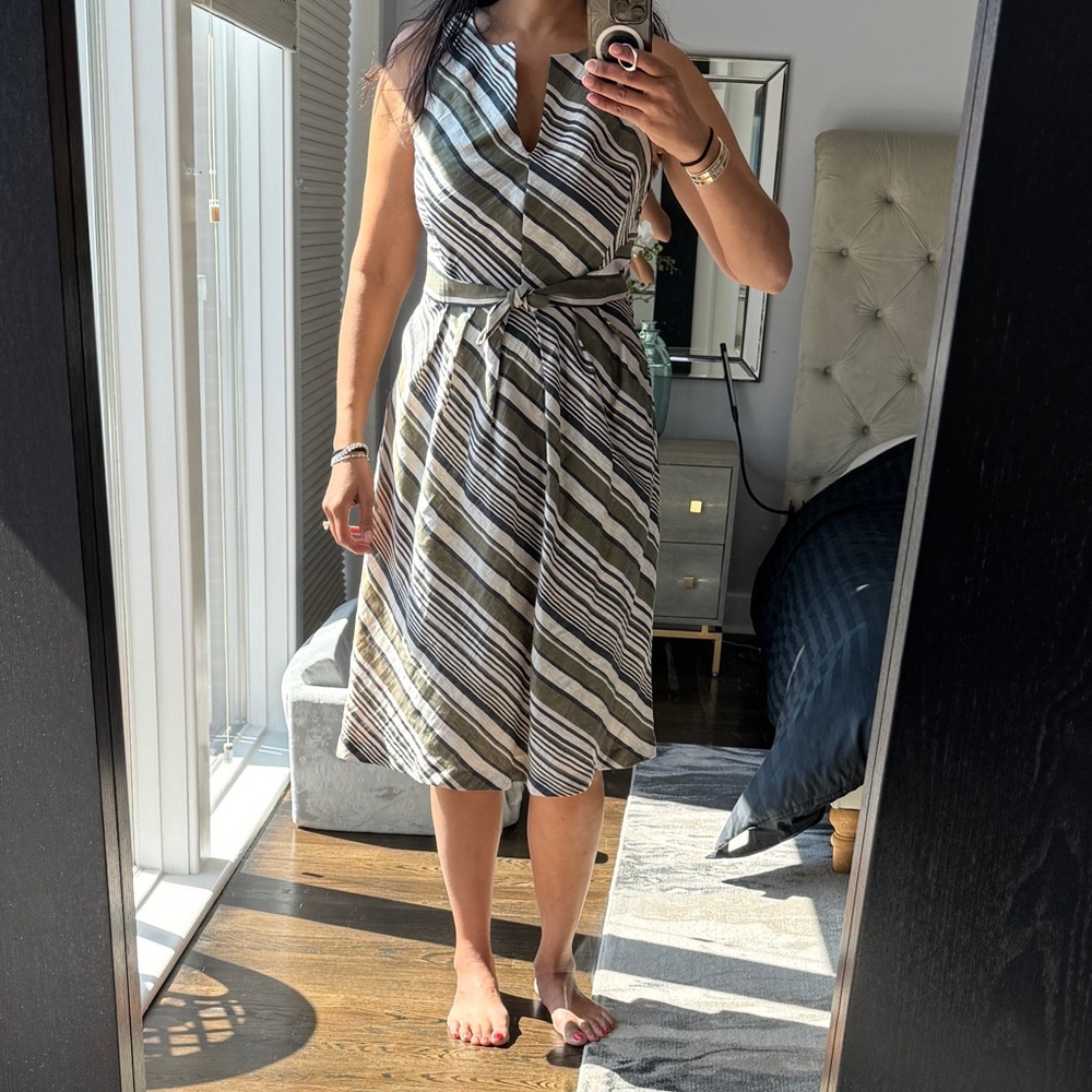 Elegant Striped Dress - Picture 2 of 3